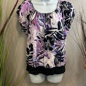 #118 Cato, short sleeve floral, crochet hem top size large